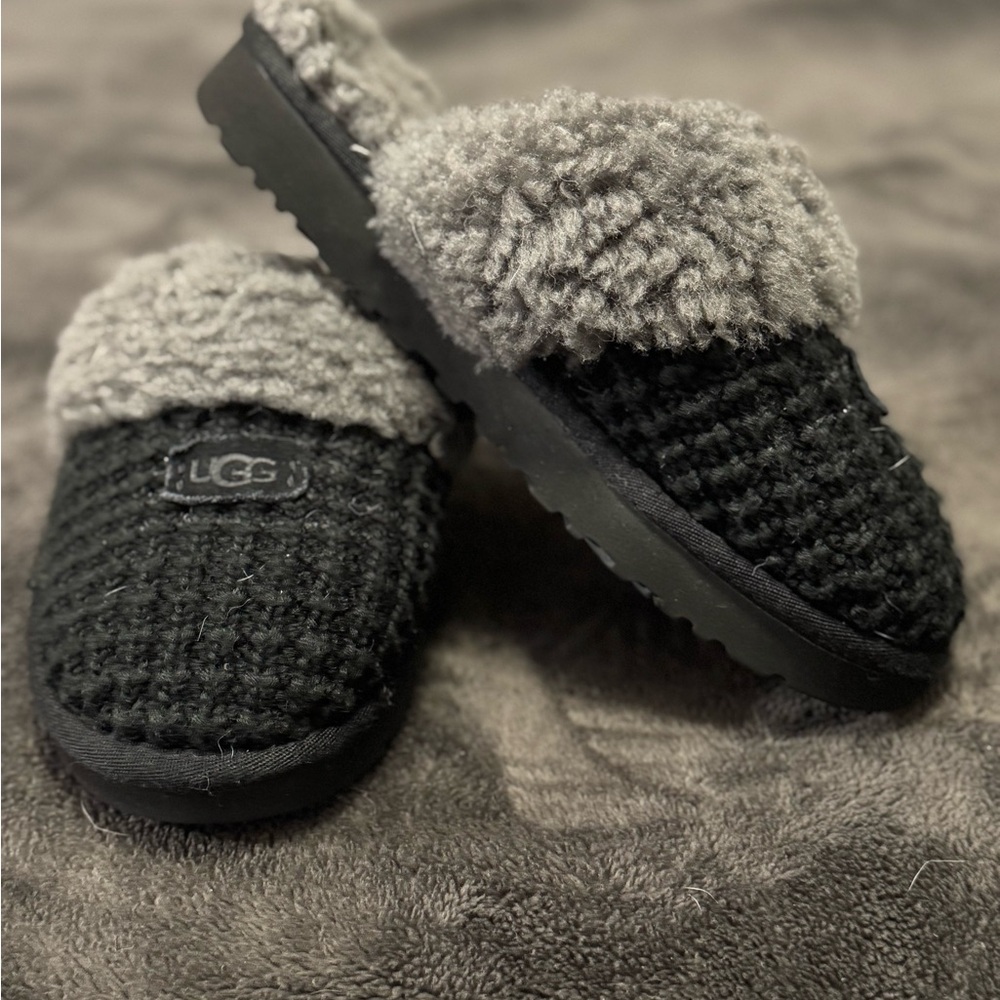 UGG Black and Gray Cozy Knit Slippers 🖤🥱🛏️💤